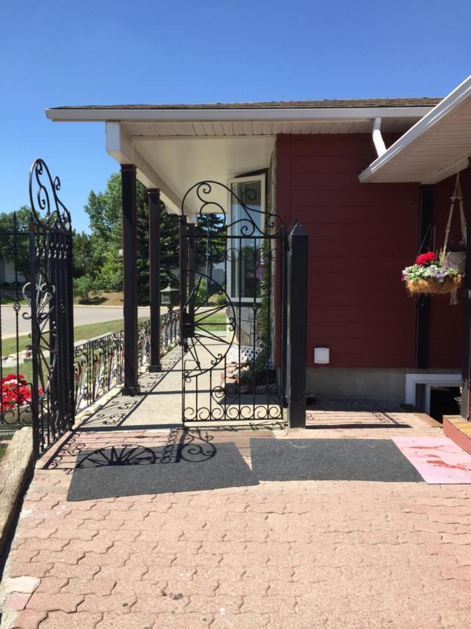 The Calgary Hub Hostel Style Home YYC Exterior foto