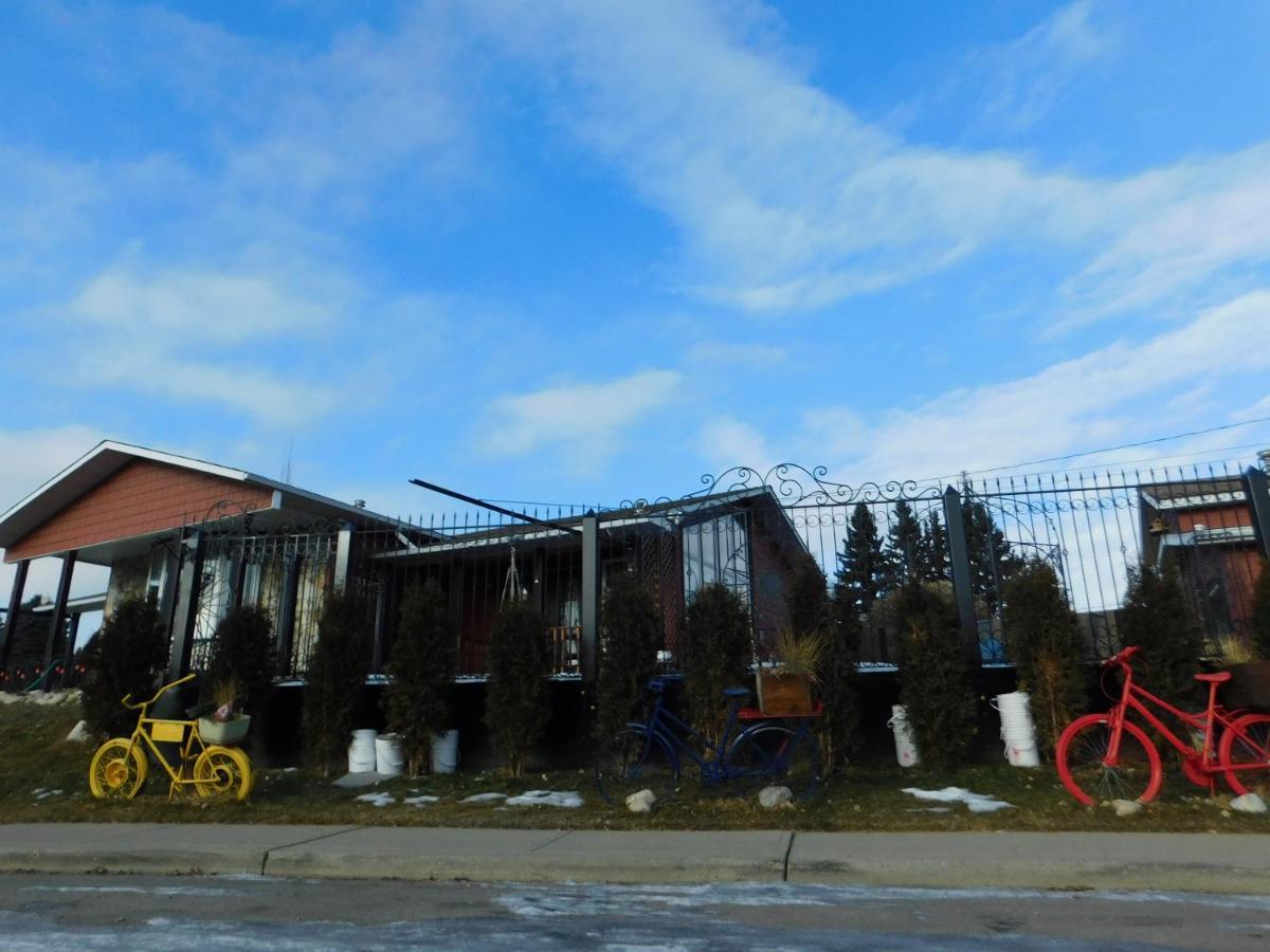 The Calgary Hub Hostel Style Home YYC Exterior foto